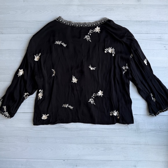 Zara Black & White Cropped Embroidered Top Size S - Picture 2 of 4